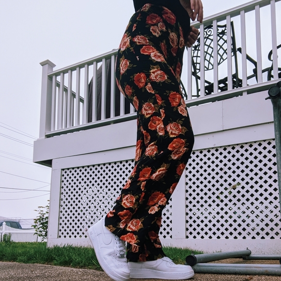 Forever 21 Pants - Rose pants 🌹
